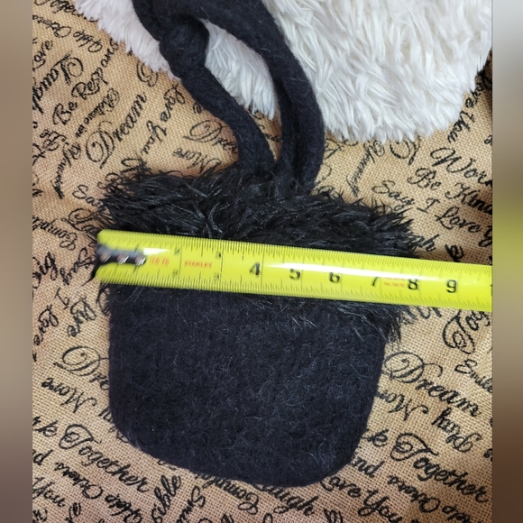 Handcrafted black fuzzy trim toggle strap felted Wool bag black - Picture 3 of 6